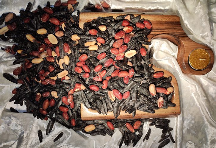 تخمه آفتابگردان و بادام زمینی ناتیلی کاماپرس