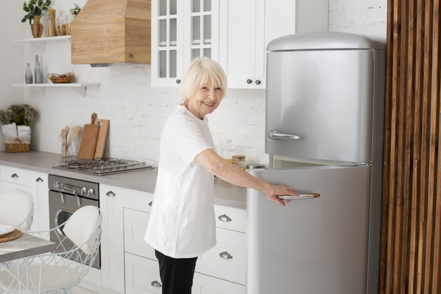 قبل از تعمیر یخچال به سن آن توجه کنید کاماپرس