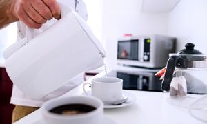 هر بار استفاده از کتری برقی و ماکروفر چقدر خرج روی دست شما می‌ گذارد؟