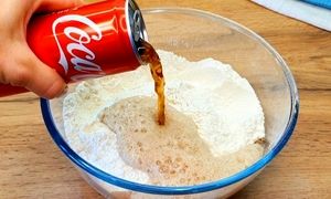 پخت نان خانگی با نوشابه کوکاکولا (ویدیو)