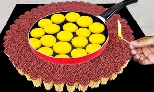 نیمرو کردن تخم مرغ با چوب کبریت (ویدیو)