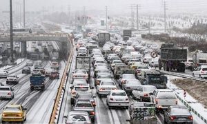 برف سنگین خیابان های تهران را قفل کرد/ 24 ساعت سخت برای تهرانی ها