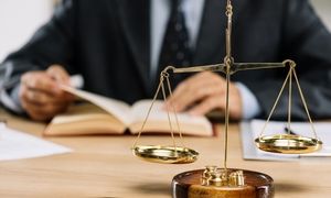وکیل تخلفات اداری و وکیل ارث و میراث هر کدام چه کارکردهایی دارند؟