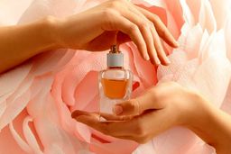 ۵ عطر زنانه باکلاس مناسب نوروز
