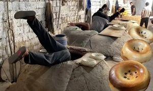 شیوه جالب پخت نان در سمرقند (ویدیو)
