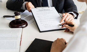 آشنایی با وکیل قراردادها + تنظیم انواع قراردادهای حقوقی