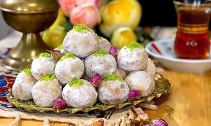 در یزد از کجا قطاب و باقلوای اعلا بخریم؟