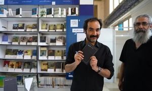 برگزاری جشن امضای کتاب بک تو بلک در چهارباغ اصفهان